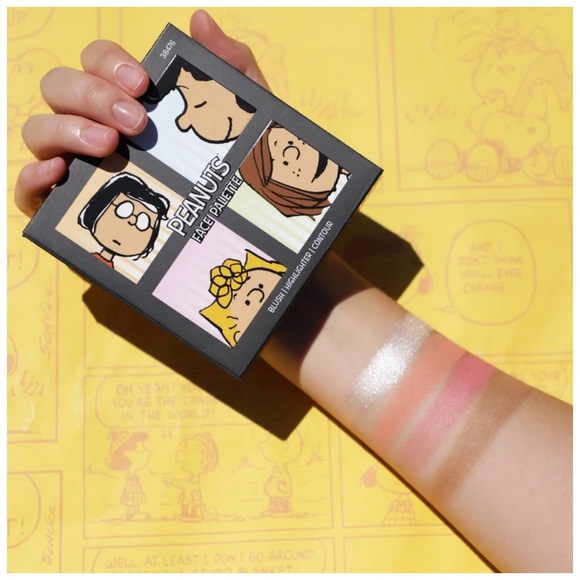 Peanuts Other - NWT Peanuts Snoopy Face Palette